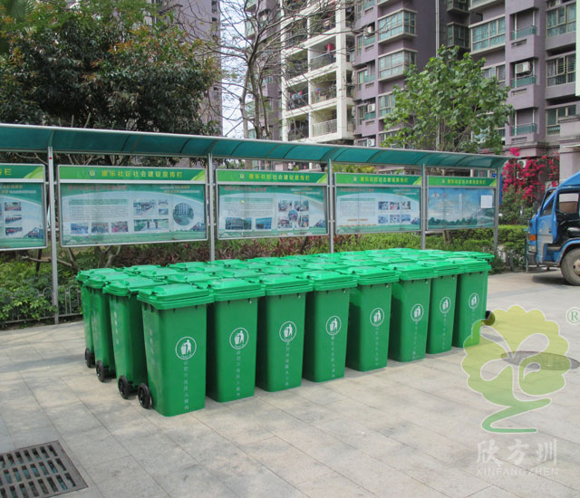 新增環(huán)衛(wèi)垃圾桶設施讓城市街道更衛(wèi)生 新增環(huán)衛(wèi)垃圾桶設施讓城市街道更衛(wèi)生